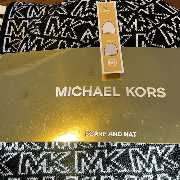 Michael Kors scarf hat - Picture 3 of 5